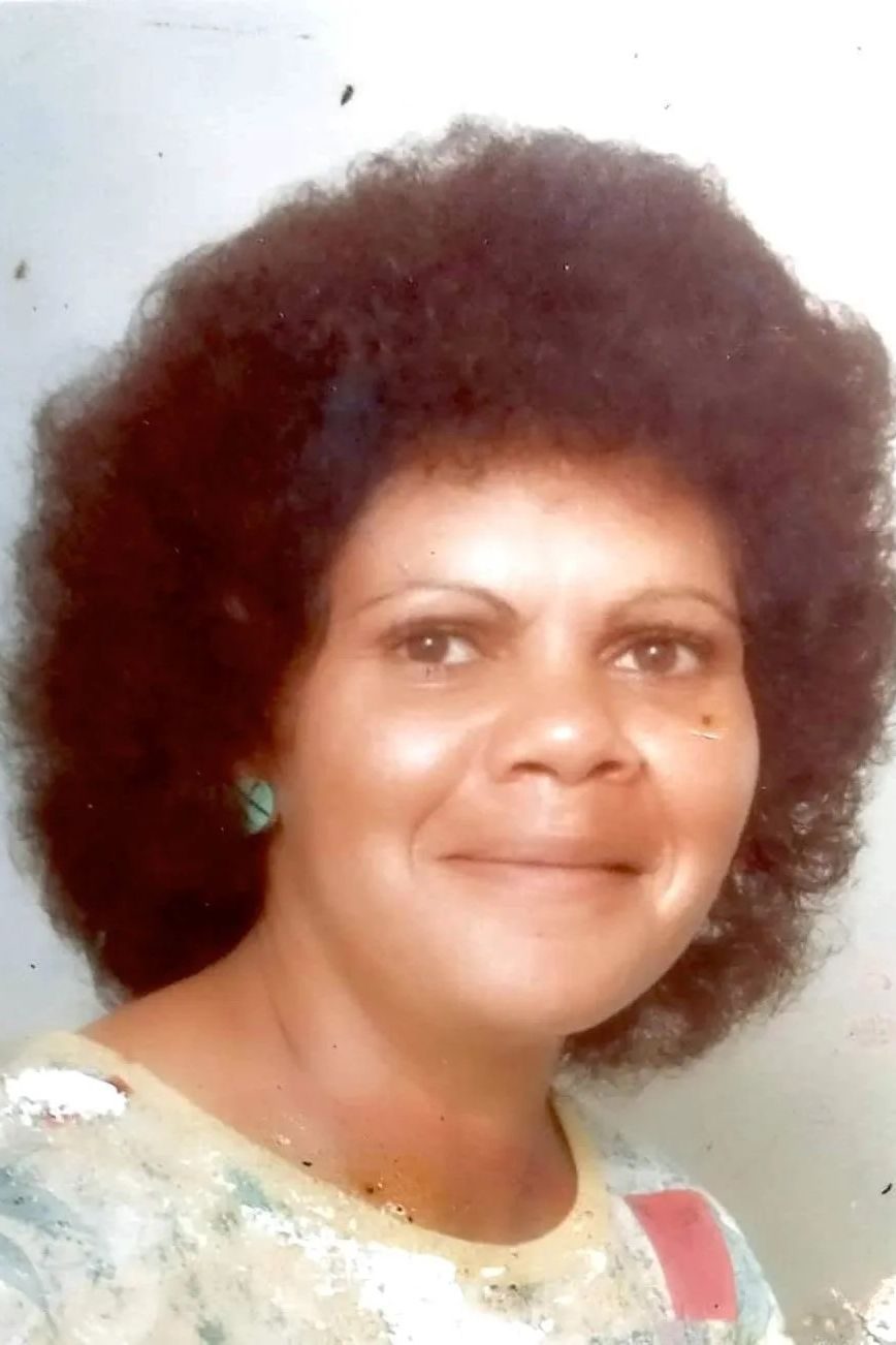 Memorial photo of Leisha Bronwyn Button