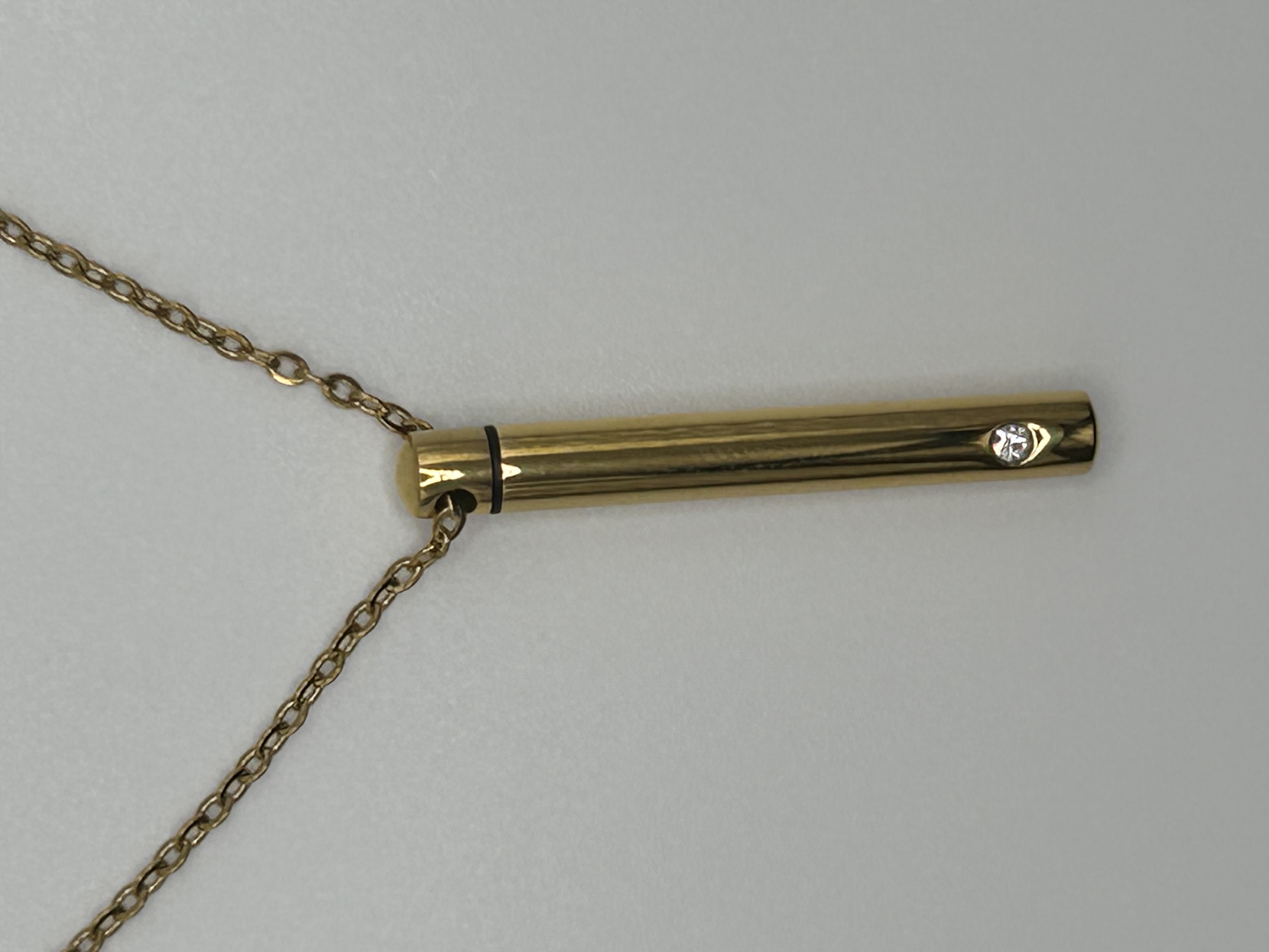 Titanium Pendant Necklace Gold Coloured
